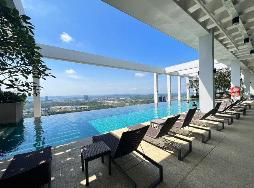 Iskandar Residences 3 Bedroom Nusajaya  Exterior photo